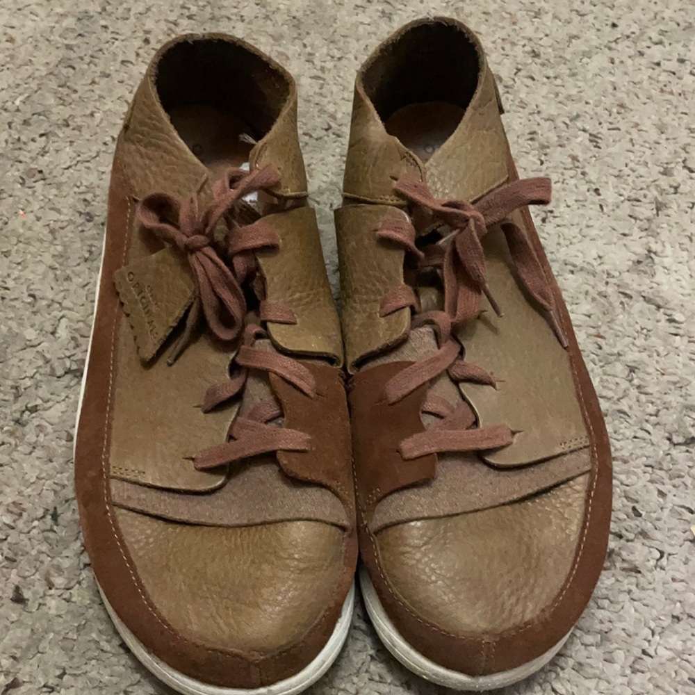 Men’s brown Clark’s original sneakers size 11